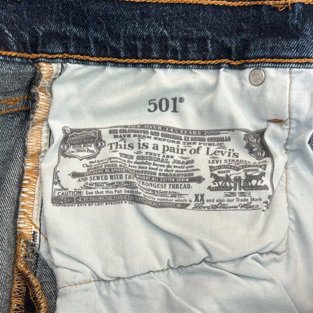 Levi's 501 Dark Indigo Frayed Hem Denim Shorts Size 28 - Picture 6 of 9